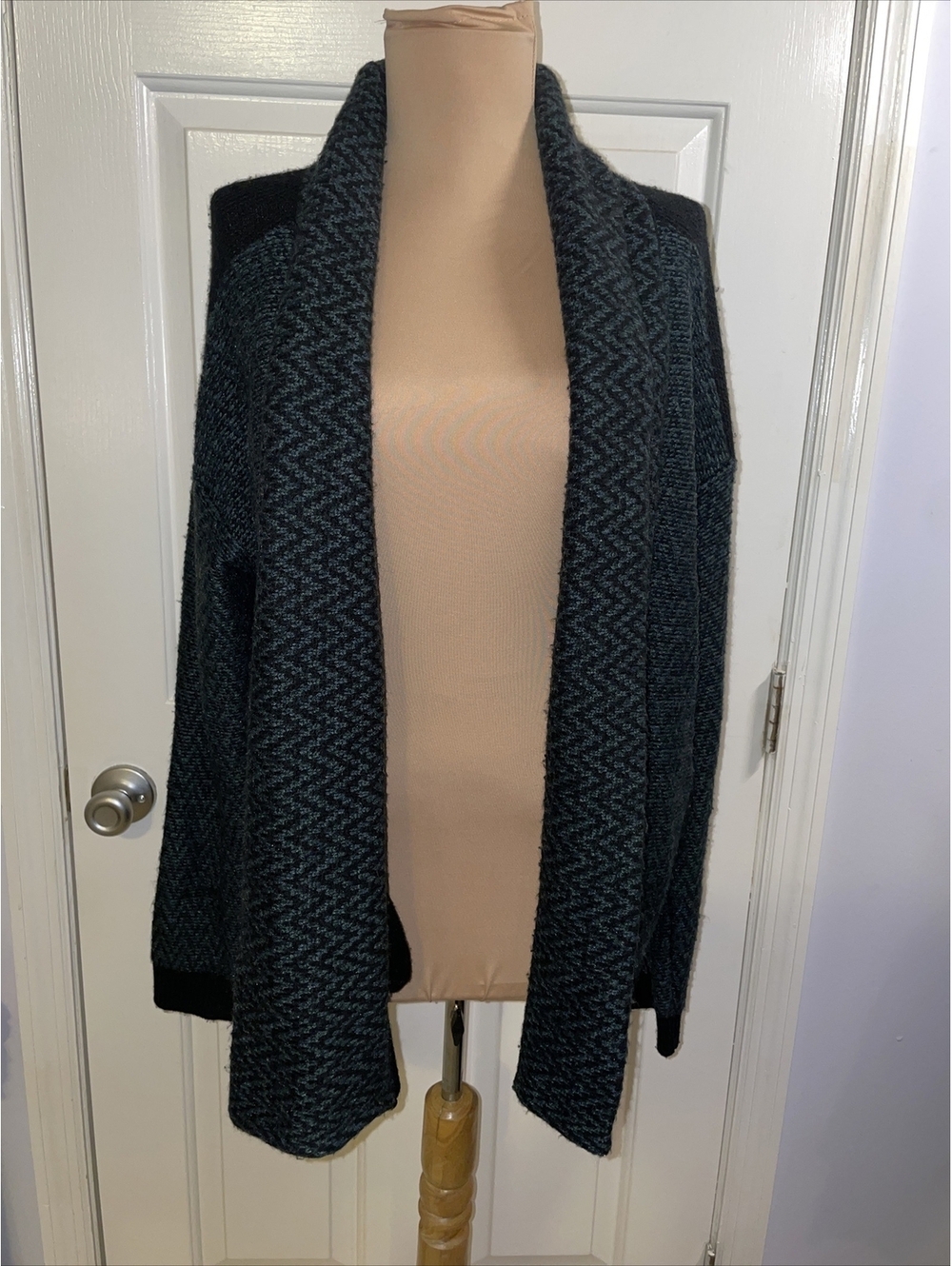 Cabi 3015 Fireside Cardigan Sweater Size Large Open Front Green Black Chevron